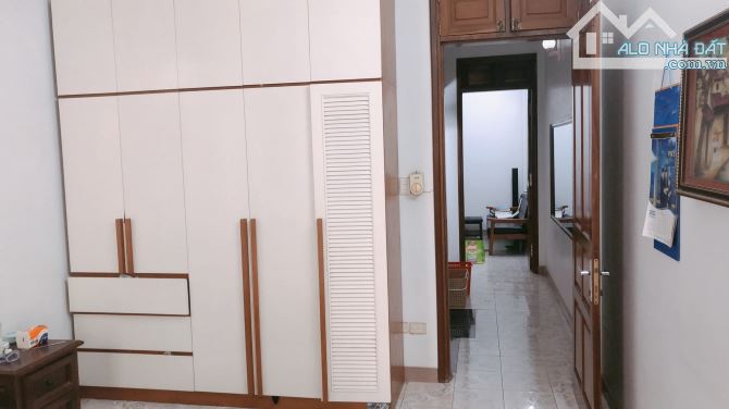 Bán nhà Cầu Giấy dân xây lô góc 2 thoáng ở ngay 40m 4 tầng 5.8 tỷ