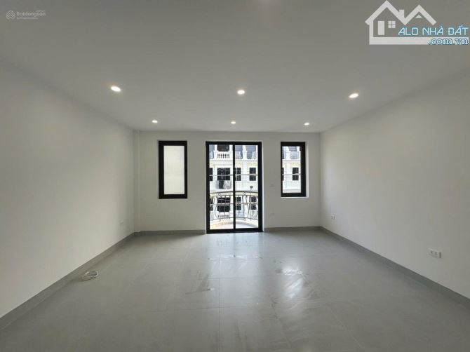 Cho thuê liền kề khu D Geleximco Lê Trọng Tấn Hà Đông, dt 140m x 4T, nhà đẹp, ô tô đỗ cửa