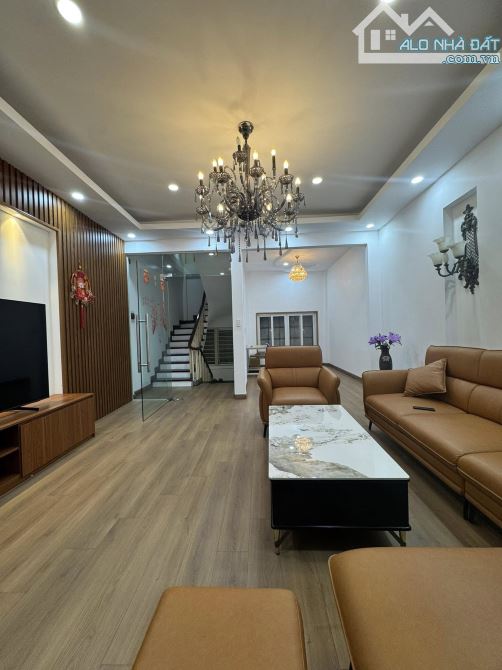 Bán nhà mặt ngõ to như phố. DT42m2x6T kinh doanh đa dạng tại Miếu Đầm - Đại lộ Thăng Long