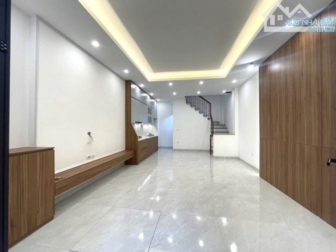 🏡 Bán nhà Bồ Đề, Long Biên, 40m2 x 4 tầng, gần cầu Chương Dương, Ô tô, 8 tỷ 9