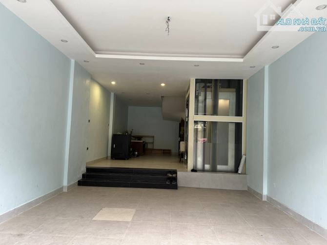 Hàng VIP Nhà đẹp ở ngay Vũ Văn Cẩn Hà Đông. Sổ A4 59m, 5 tầng MT4m5 Giá 16.9 tỷ Ô tô vào