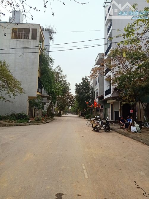 Tài chính 12 tỷ Lô góc Phân Lô vỉa hè 2 bên khu A Yên Nghĩa