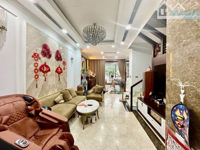 Trung Tâm Thanh Xuân - Ô tô tránh vỉa hè - Khu liền kề vip Gần sát Royal city - Hầm để xe
