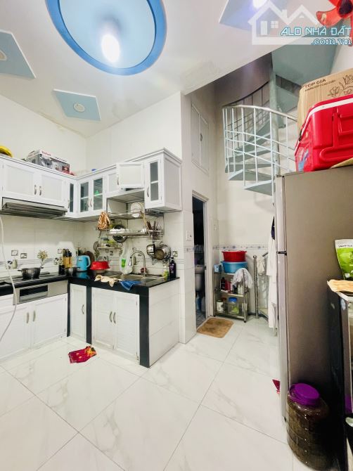 BÁN NHÀ NGUYỄN TƯ GIẢN, P12 GÒ VẤP – HẺM XE HƠI – 3 TẦNG – 4PN – DT 4x17M – NHỈNH 6 TỶ