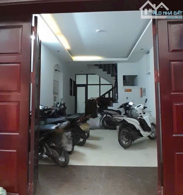 Bán nhà Giáp Bát 70m2, Mặt tiền 4.1m, Giá 13.95 tỷ