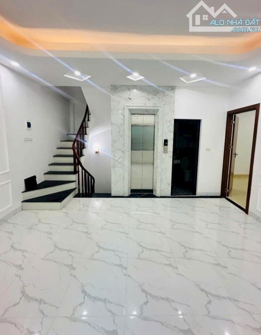 Bán nhà Giáp Bát 49m2, Mặt tiền 6.3m. Giá 12. 5 tỷ