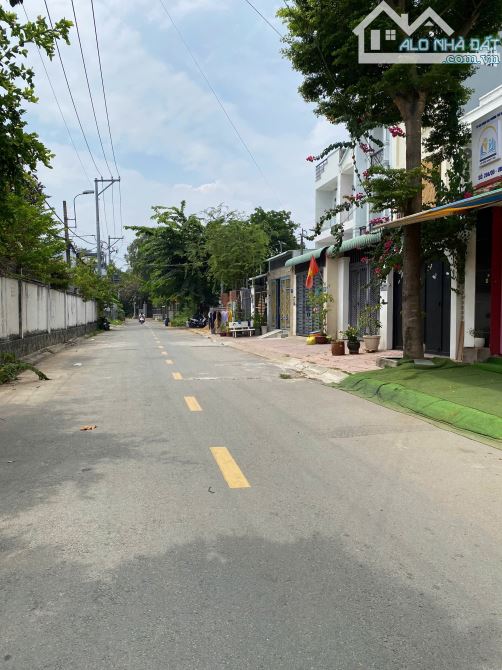 Lô đất hxh đường 970 phú hữu DT 57m giá tốt