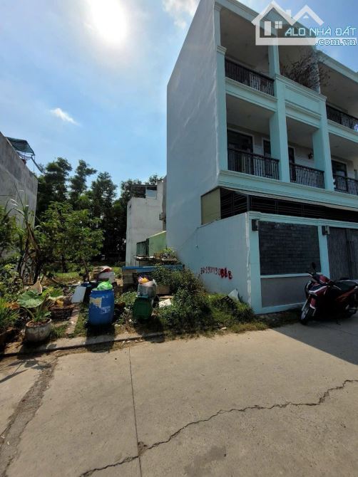 Lô đất hxh đường 970 phú hữu DT 57m giá tốt