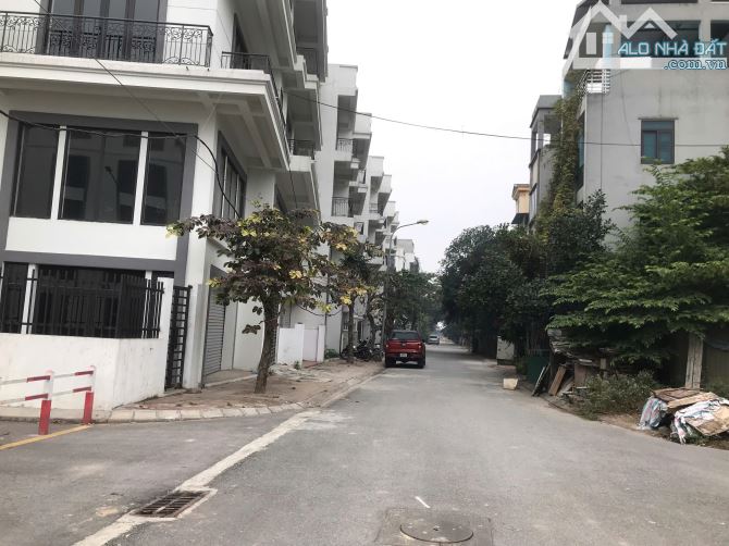 Bán liền kề Metropolytian đường Nguyễn Mậu Tài. LÔ GÓC – VIEW SIÊU THOÁNG