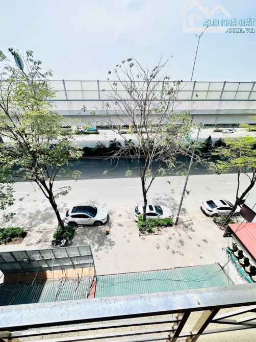 Bán nhà 4 tầng Mặt phố Phạm Văn Đồng, vỉa hè, Ô tô tránh KD khủng 86m2 MT 4.7 chỉ 29 tỷ