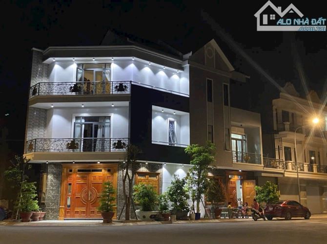 ông anh cần bán gấp biệt thự p. An Phú Thuận An BD