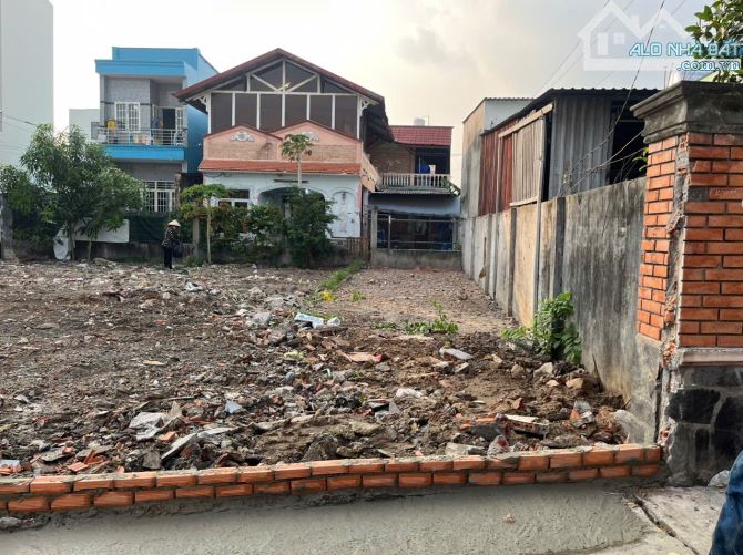 Bán đất 4.1*14m ngày Thị Trấn Hóc Môn. Gần Ql22