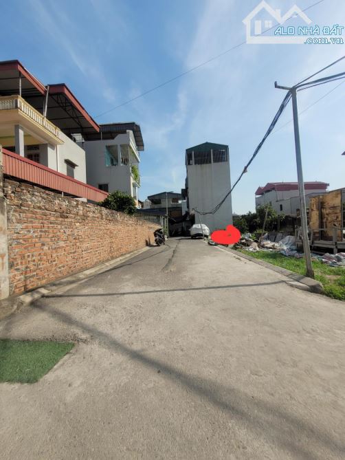 Ô Tô -Gần Chợ,Trường Học-Hàng Xóm Vin.Bán Đất Đa Tốn,Dt 51m,Giá 4.85 Tỷ.