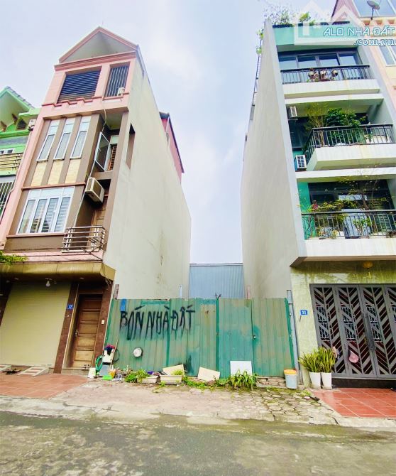 Giá đầu tư ! Bán đất Giang Biên DT:90m2x5,8m2. Ôtô đỗ cửa ,Đầu tư sinh lời . Giá :20,xx Tỷ - 2