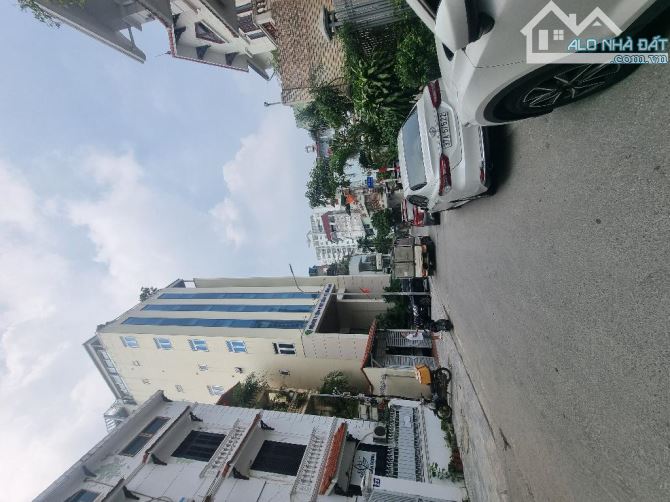 Bán đất phố Lạc Long Quân 73m mặt tiền 4.5m lô góc ô tô 7 chỗ vào đất giá nhỉnh 20 tỷ