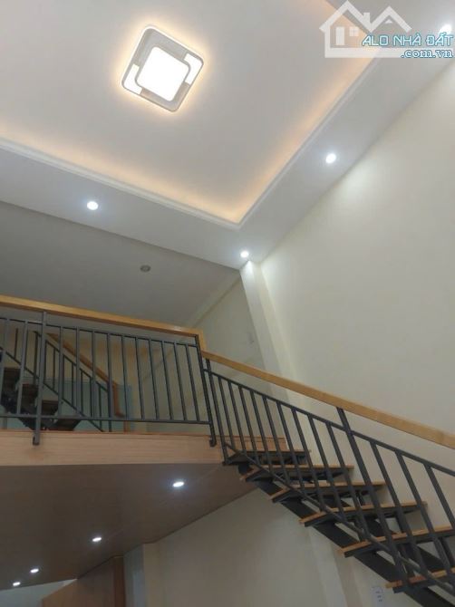 Bán nhanh nhà Trường Sa, 61m2, 4 x 15, 3 tầng, 3 PN, giá 7 tỷ hơn.