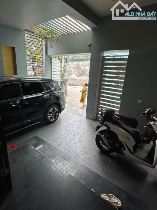 Bán Nhà Ngọc Thụy Long Biên.DT:100M2 x 5T .MT:7M.Ngõ Ô tô 7 chỗ vào nhà.SĐCC..giá 19,9 tỷ