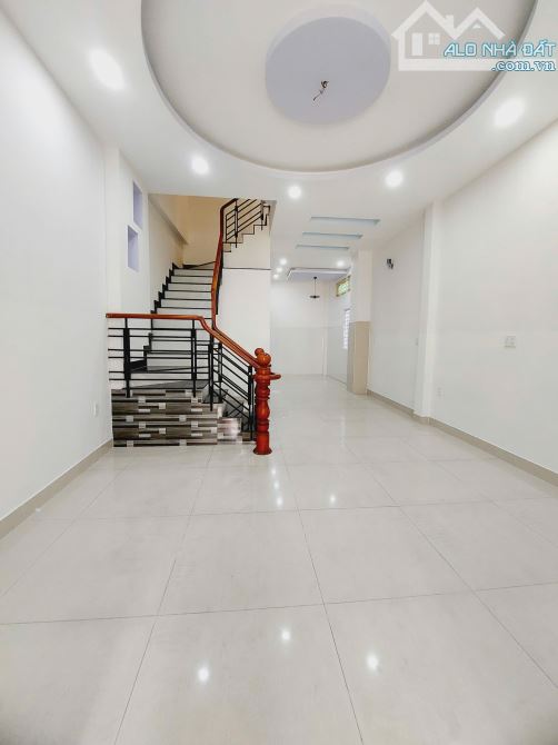 Nhà mới, 3 tầng ( 4m5 x 13m), đường Nội bộ Phường 4 Q8