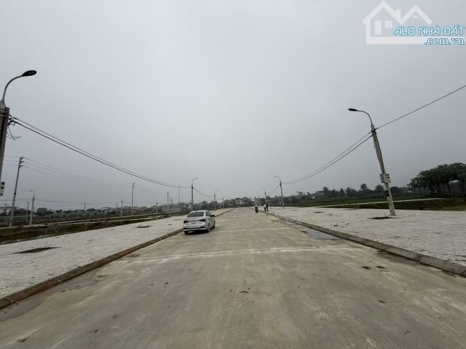 đất gần SUN NƯỚC NÓNG Quảng Yên cách 2km