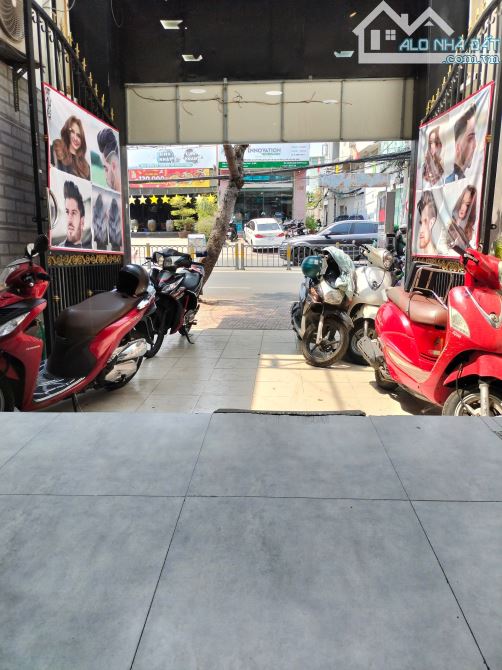 Cho thuê nhà 561A góc 2mt Nguyễn Thị Thập, Quận 7, dt 7x18m