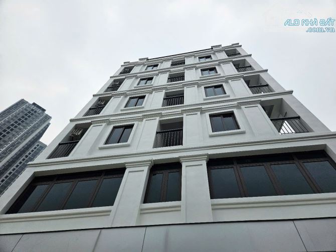 Cho thuê tòa nhà khách sạn, CHDV ở Hoàng Đạo Thúy 170m2 x 7 tầng nổi, 1 hầm 24 phòng