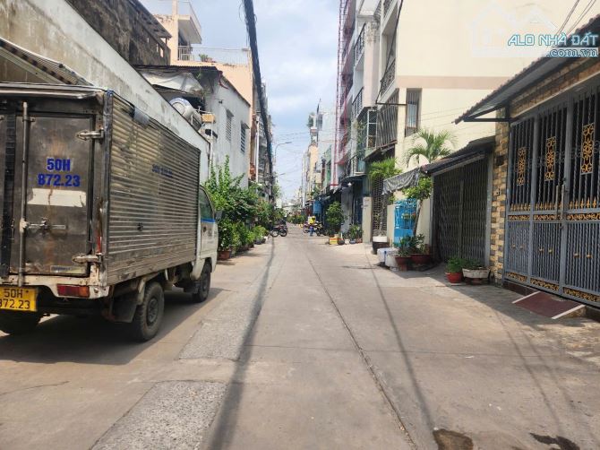 Bán nhà Lạc Long Quân (7×13) hẻm 7m thông tứ tung, 4 tầng đúc 1 đời chủ giá 13,9 tỷ.