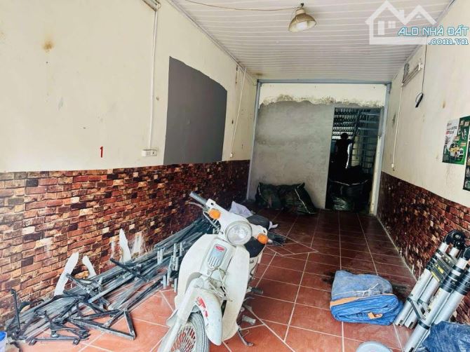 Bán đất mặt phố Ngô Gia Tự- tặng nhà c4 55m mặt tiền 4m- vỉa hè đá bóng