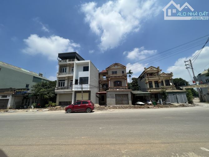 Nhỉnh 2 tỷ có ngay 70m,FULL TC,nở hau,View hồ,đường 2 ô tô,sát TL 420 và trục Hồ Tây Ba Vì