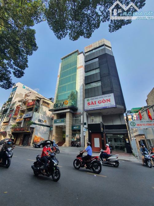 Building 8 Tầng, 2 MT đường Bùi Thị Xuân, Quận 1. DT: 6.2*28m. Hợp đồng thuê 200tr/tháng