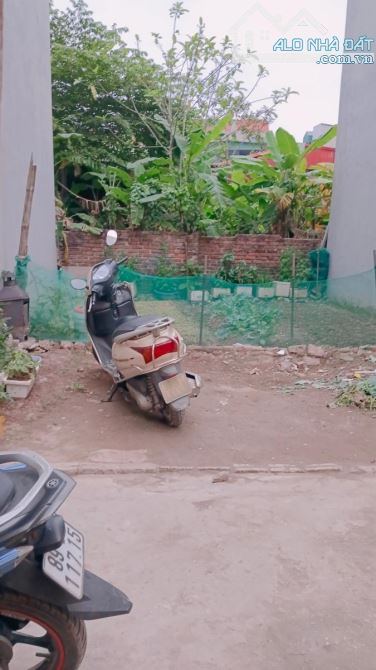 Đất ngõ to 565 Bát Khối - 40m - 4,55 tỷ SDCC MT 5,2m rộng