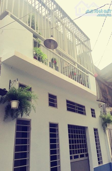 B.ÁN NH.À CẦN BÁN NHANH NHÀ MẶT TIỂN ĐƯỜNG TỔNG LUNG QUẬN 11   * Diện tích 5 x 12 ( sổ vuô