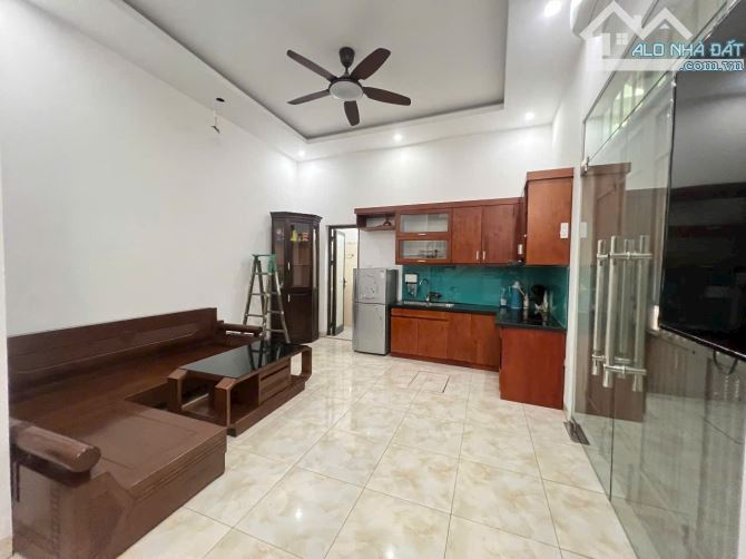 BÁN NHÀ PHỐ THẠCH BÀN, LONG BIÊN 5 tỷ, 5 tầng, 35m, mt 4m, FULL NT, Ô Tô, kinh doanh
