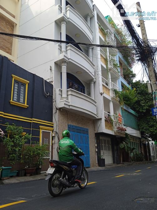 Bán MT Đường số 3 Cư xá đô thành P.4 Quận 3 , 4.4x10m , 6 tầng, 18 tỷ thương lượng