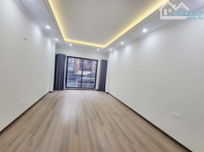 MẶT PHỐ GIÁP BÁT - THANG MÁY 5 TẦNG -DT51m- MT3.5 - GIÁ BÁN 17.5TỶ