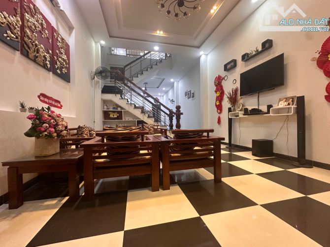 CẦN BÁN NHÀ 3 TẦNG 3 MÊ – MẶT TIỀN HOÀ CƯỜNG NAM – HẢI CHÂU – VỊ TRÍ SIÊU ĐẸP