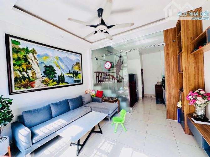 SIÊU PHẨM! BÁN NHÀ XÃ ĐÀN 125M2, OTO TRÁNH, KINH DOANH ĐỦ LOẠI HÌNH, HƠN 25 TỶ