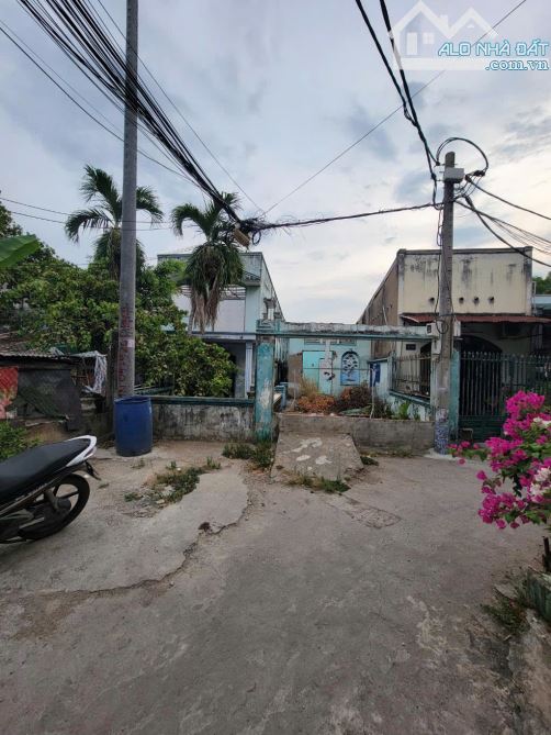 GẤP BÁN, DIỆN TÍCH KHỦNG 230M² (10x23), GẦN MẶT TIỀN LÃ XUÂN OAI, TĂNG NHƠN PHÚ A