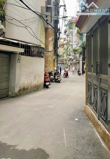 Bán Nhà KHU PHÂN LÔ QUÂN ĐỘI Lê Trọng Tấn Thanh Xuân. Ngõ Ô tô. Giá 12.8 Tỷ.