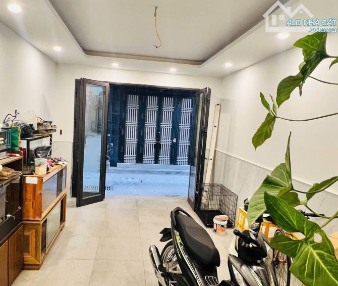 Bán gấp nhà Phố Cầu Giấy, 35m2, 5 tầng dân xây kiên cố, ô tô đỗ cửa, giá 13.8 tỷ