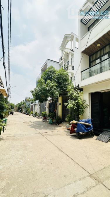 Siêu Phẩm nhà Nguyễn Thị Tú ngay ngã tư Gò Mây hẻm 8m 64m2,4Tầng Nhỉnh 5 tỷ