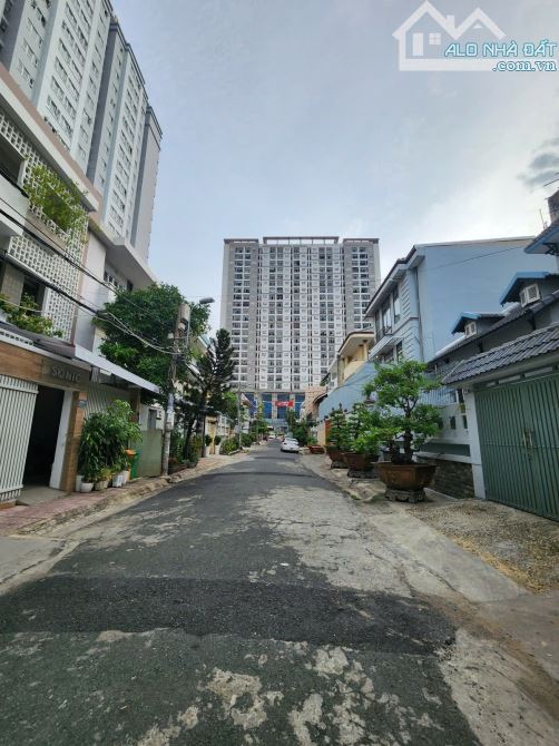 BIỆT THỰ HẺM XE TẢI TRÁNH NGUYỄN XÍ. DT 170m2 NGANG 10m DÀI 17m. GIÁ 29T - 11