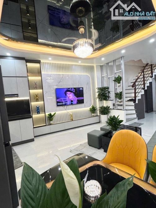 NHÀ ĐẸP - GIÁ SIÊU HIẾM - MỚI KÍNH KOONG -PULL NỘI THẤT - 1