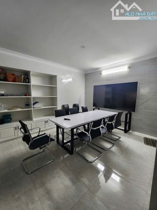 BIỆT THỰ HẺM XE TẢI TRÁNH NGUYỄN XÍ. DT 170m2 NGANG 10m DÀI 17m. GIÁ 29T - 1