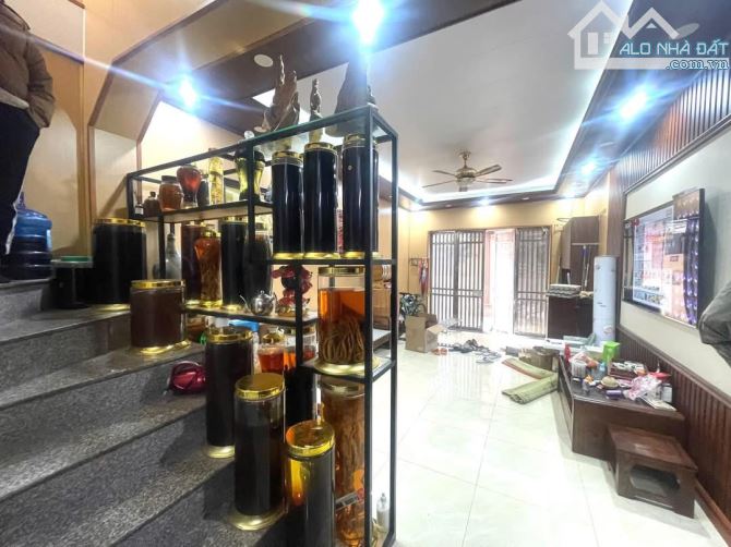 BÁN NHÀ KIM GIANG . GẦN ỦY BAN PHƯỜNG ĐẠI KIM . CHỢ . NHÀ ĐẸP . Ô TÔ QUA NHÀ . NGÕ THÔNG - 1