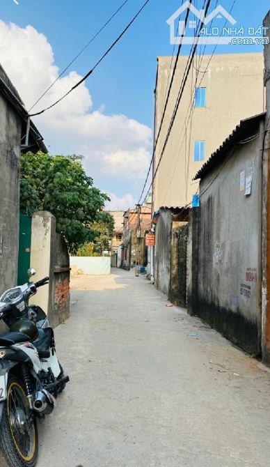 Bán 140m đất Chí Trung Tân Quang sẵn 4 phòng trọ cho thuê - 1