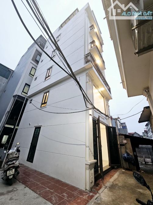 Hiếm - Nhà 3 mặt thoáng - ngõ thông - mặt tiền rộng - 1