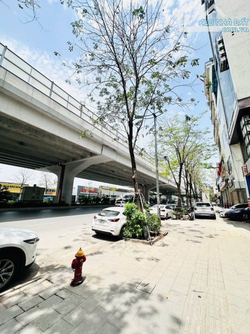 Bán nhà 4 tầng Mặt phố Phạm Văn Đồng, vỉa hè, Ô tô tránh KD khủng 86m2 MT 4.7 chỉ 29 tỷ - 1
