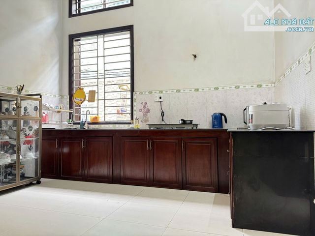 Bán nhà Biệt Thự Mặt Tiền Thới An,q12, dt 164m vuông - 6,7x24,4m - 2 tầng 4PN - 1