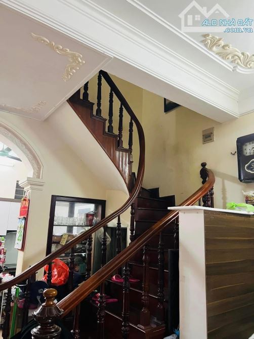 Bán nhà Kim Ngưu 45m2, 5T, mt 4.9m phân lô oto vào nhà, 50m ra phố. Giá 11.5 tỷ sổ đỏ đẹp