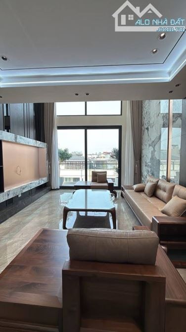 Bán nhà hoàng mai, dt 34m x 5 tầng , 4 ngủ, trước nhà 2,5m, cách ô tô 16m, giá chỉ nhỉnh ỷ - 1